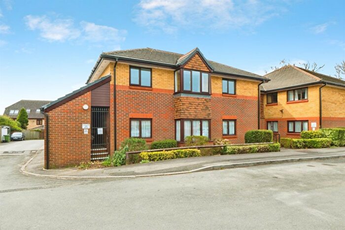 1 Bedroom Flat For Sale In Sherwood Close, Southampton, SO16