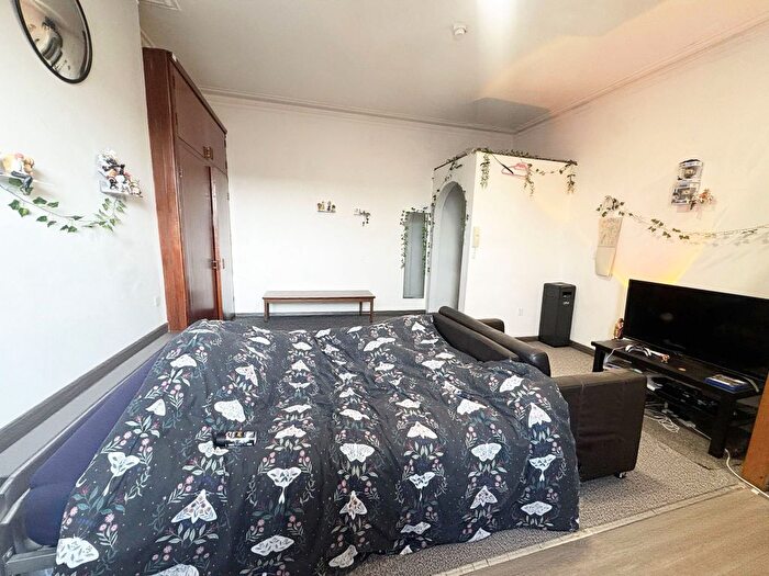 1 Bedroom Studio To Rent In Hyde Park Road, Leeds, LS6