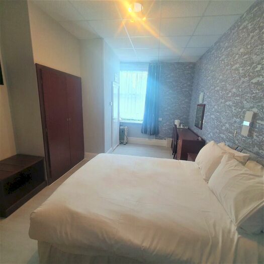 1 Bedroom Hotel Room To Rent In Bath Road, Bournemouth, Dorset, BH1