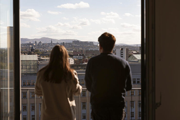 2 Bedroom Apartment To Rent In Dockside, Edinburgh, EH6