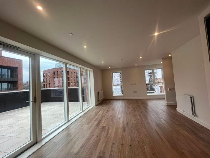 3 Bedroom Flat For Sale In Mary Neuner Road, London, Area, N8