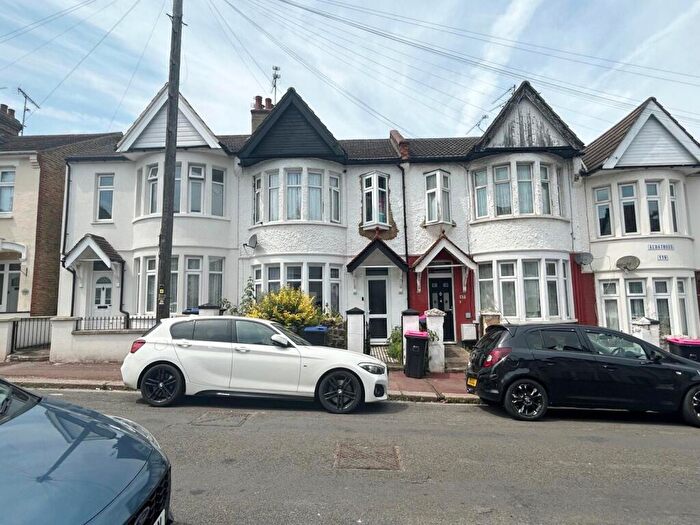 4 Bedroom Terraced House For Sale In Ramuz Drive, Westcliff-On-Sea, SS0