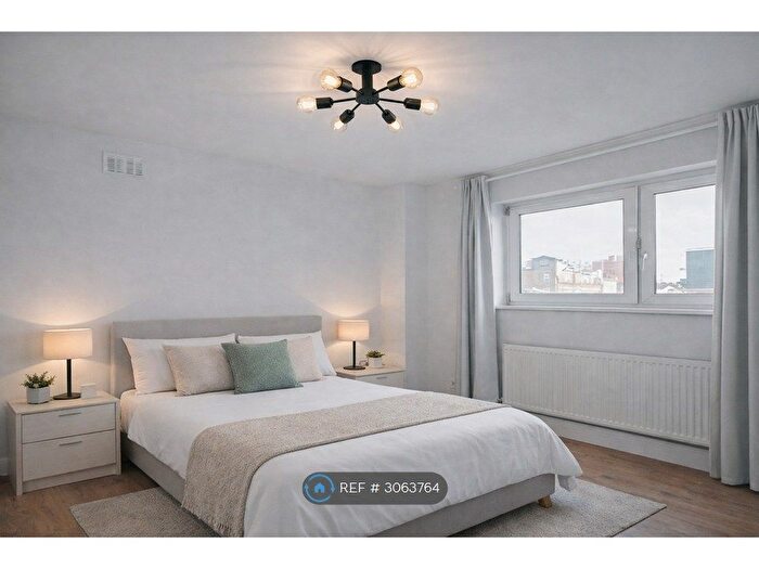 3 Bedroom Flat To Rent In Tomson House, London, SE1