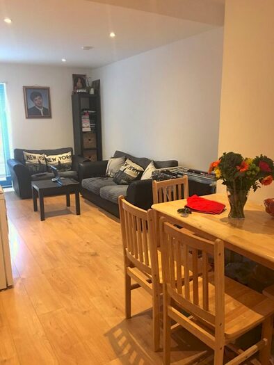 1 Bedroom Flat To Rent In Woburn House, High Street, Addlestone, KT15