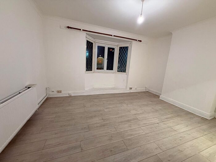 4 Bedroom Maisonette To Rent In Becontree Avenue, Dagenham, RM8