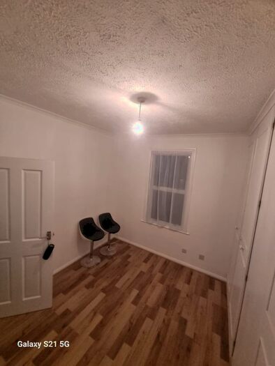 3 Bedroom Flat To Rent In Elgin Road, Ilford, IG3