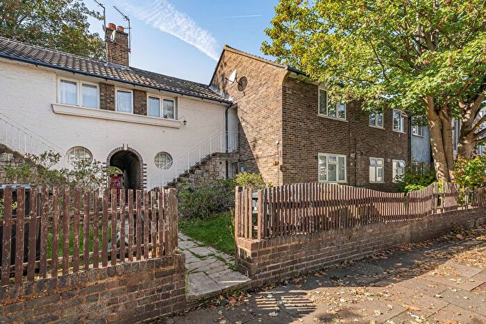 3 Bedroom Flat For Sale In Westfield Road, Northfields, Ealing, W13