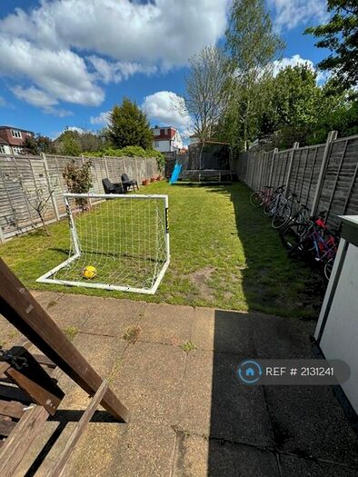 5 Bedroom Semi-Detached House To Rent In Demesne Road, Wallington, SM6