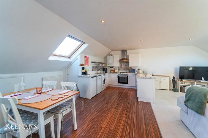 2 Bedroom Flat To Rent In Broadoaks, Bury, BL9