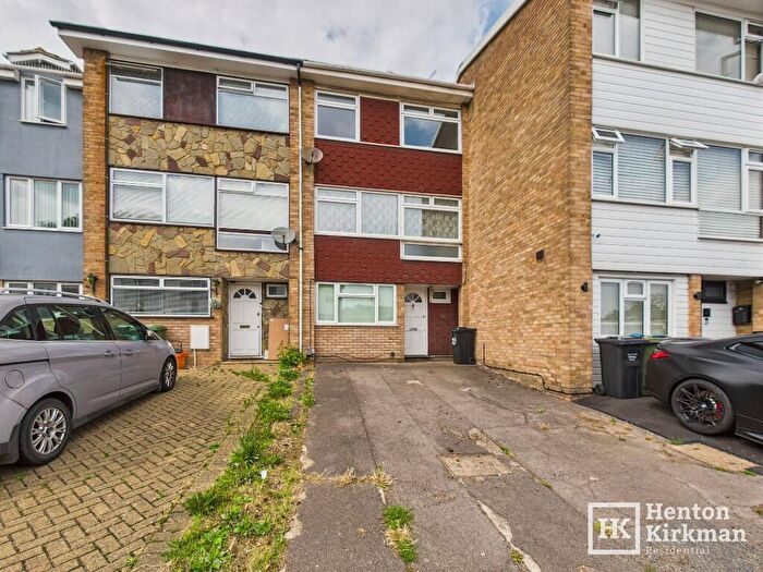 5 Bedroom Town House To Rent In Meadow Rise, Billericay, Essex, CM11