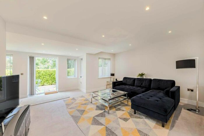 2 Bedroom Flat To Rent In Calshot Way, Enfield, EN2