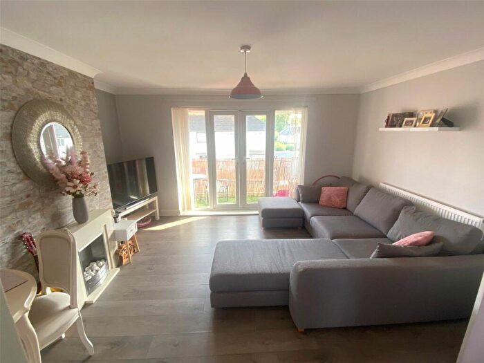 1 Bedroom Flat For Sale In Edenhall Gardens, Clifton, Nottingham, NG11