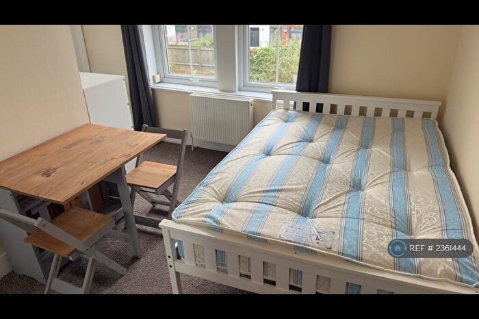 Studio To Rent In Finchley Road, London, NW11