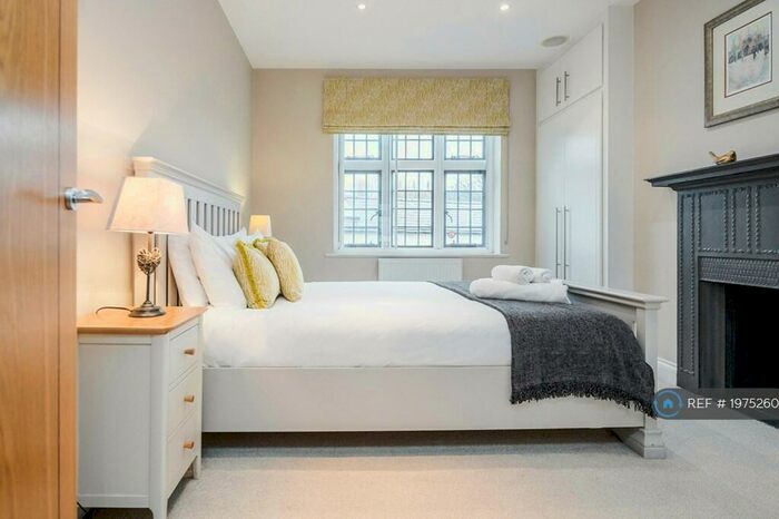 2 Bedroom Flat To Rent In Silversmith Court, Eton, Windsor, SL4