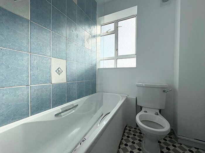 Studio To Rent In Bristol, BS8 - Photo 3