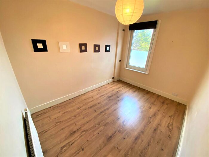 3 Bedroom Terraced House For Sale In Woodville Road, London, E18