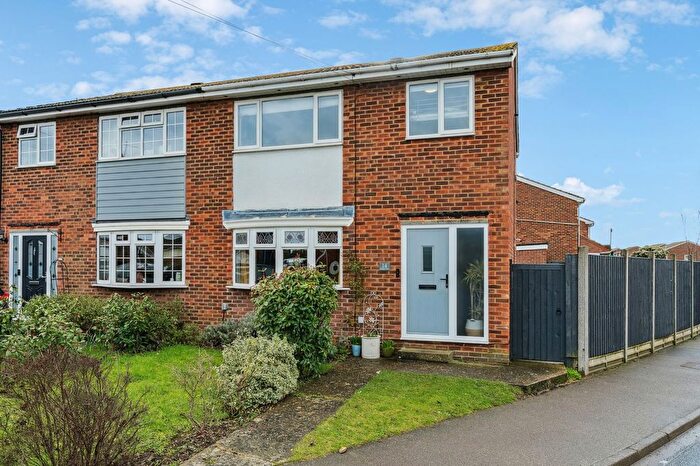 3 Bedroom Semi Detached House For Sale In George Place, St Neots, PE19