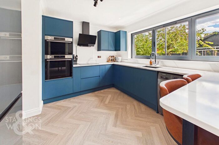 4 Bedroom Detached House For Sale In Saxonfields, Poringland, Norwich, NR14
