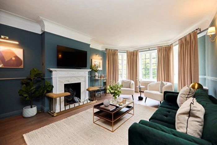 3 Bedroom Flat To Rent In Manor Fields, London, SW15