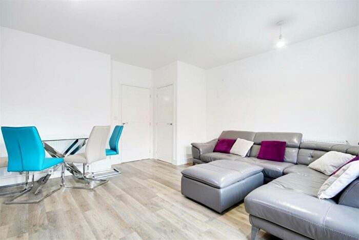 3 Bedroom End Of Terrace House For Sale In Archer Way, Enfield, EN2