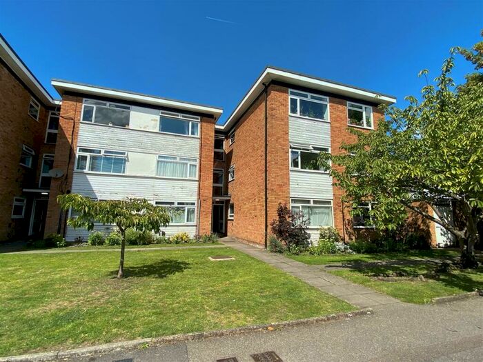 2 Bedroom Apartment To Rent In Sycamore Grove, New Malden, KT3