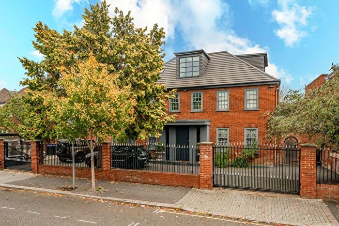 6 Bedroom Detached House For Sale In Manor House Drive, Brondesbury Park, NW6