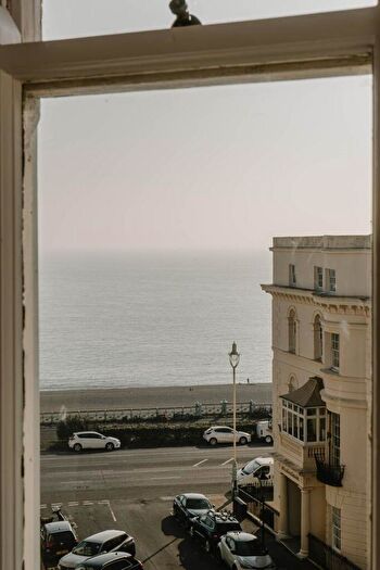 6 Bedroom Terraced House For Sale In Brighton, East Sussex, BN2 - Photo 5