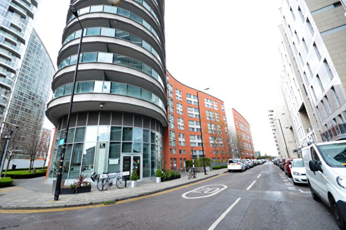 3 Bedroom Flat To Rent In Blackwall Way, Canary Wharf, E14