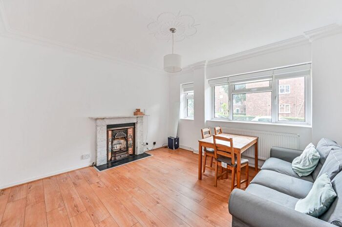 2 Bedroom Flat To Rent In Wyvil Road, Vauxhall, London, SW8