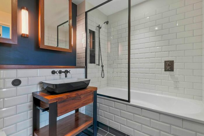 2 Bedroom Flat To Rent In Merino Wharf, Arrival Square, Vaughan Way, London, E1W