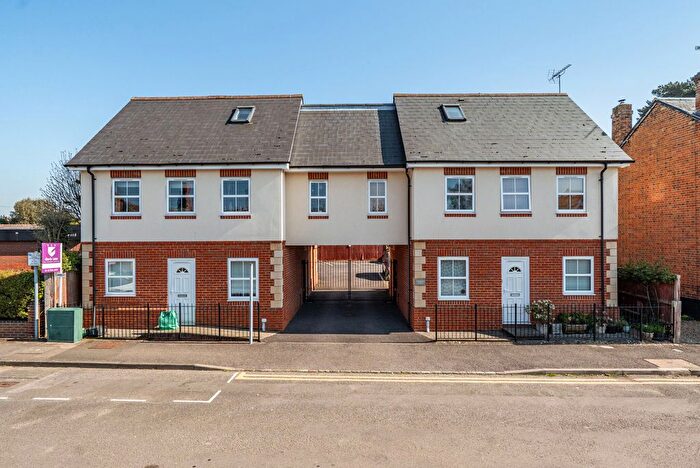1 Bedroom Maisonette For Sale In The Grove, Twyford, Reading, Berkshire, RG10