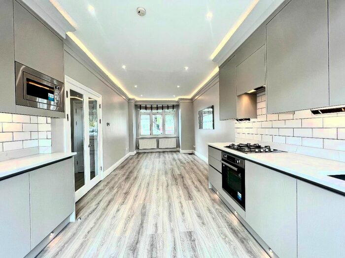 2 Bedroom Flat To Rent In Arragon Gardens, London, SW16