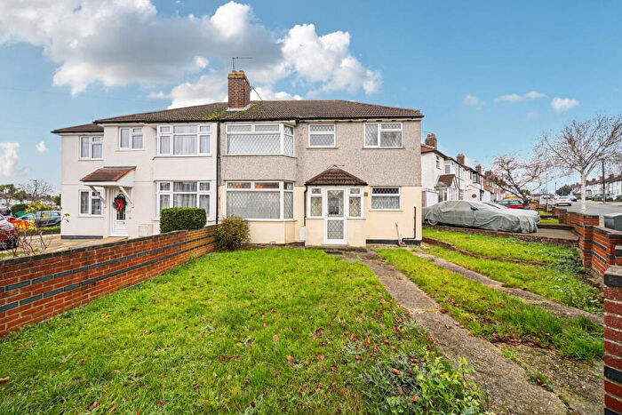 4 Bedroom End Of Terrace House For Sale In Bradenham Avenue, Welling, DA16