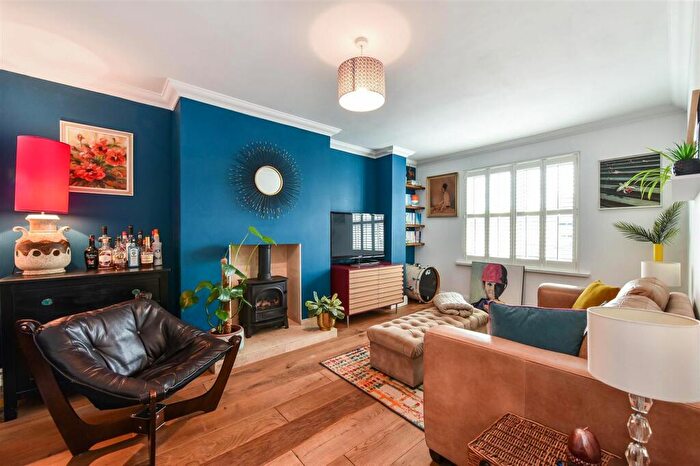 3 Bedroom Detached House For Sale In Oving Road, Chichester, PO19