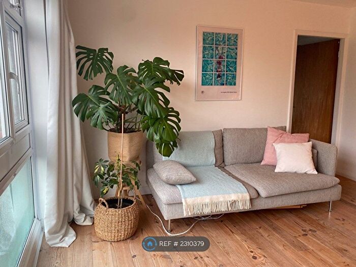 1 Bedroom Flat To Rent In Aylesby Court, Manchester, M21