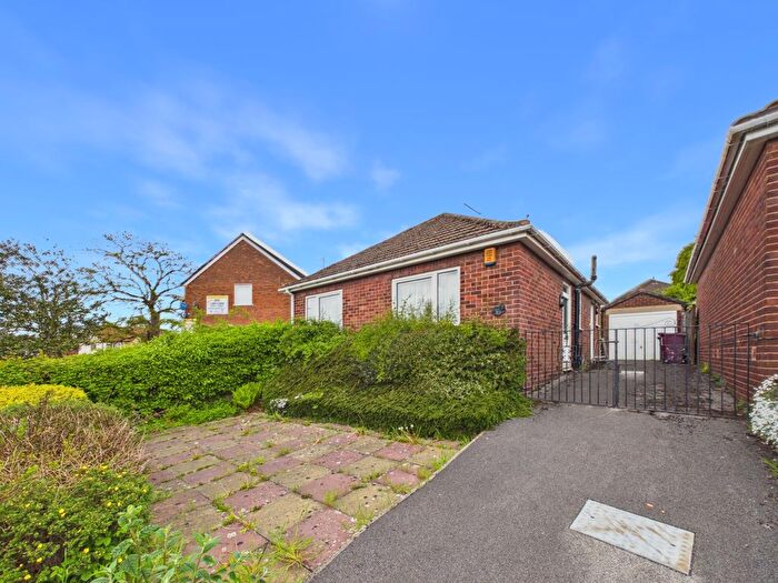 2 Bedroom Detached Bungalow For Sale In Oakhill Road, Dronfield, Derbyshire, S18