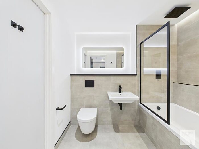 2 Bedroom Apartment To Rent In Apt . :: One Silk Street, M4