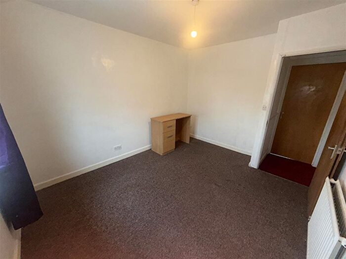 2 Bedroom Flat To Rent In Sheppard Close, Enfield, EN1