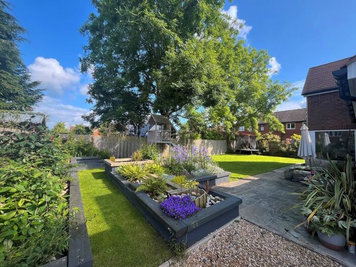 4 Bedroom Detached House For Sale In Mentmore Road, Cheddington, LU7