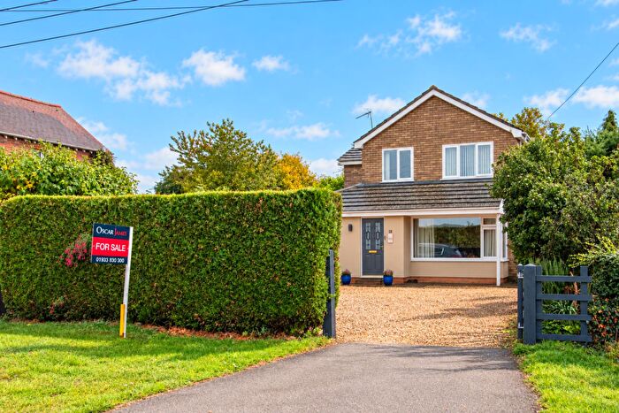 4 Bedroom Detached House For Sale In Station Road, Wellingborough, NN29