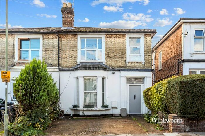 2 Bedroom Maisonette To Rent In Lichfield Grove, Finchley, London, N3