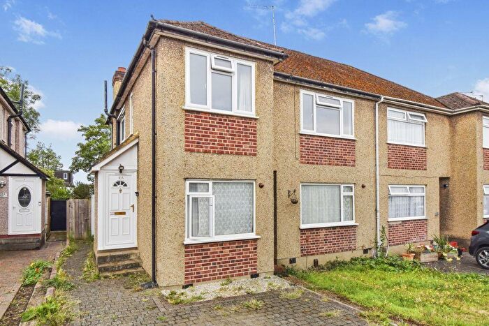 2 Bedroom Maisonette For Sale In Valley Close, Pinner, HA5