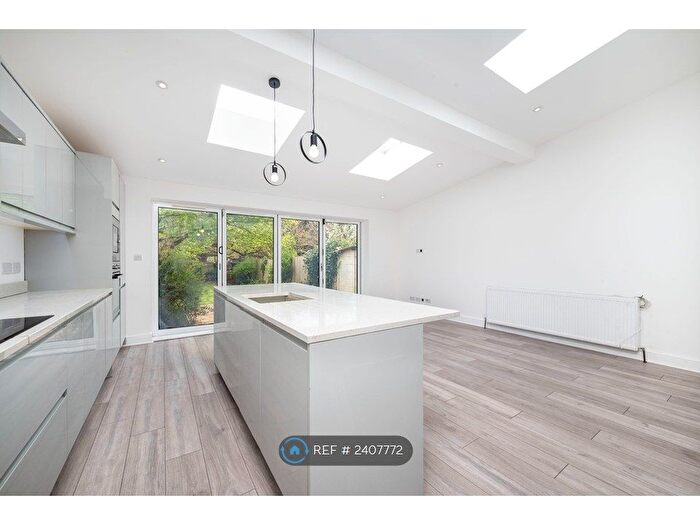 5 Bedroom Semi-Detached House To Rent In Westside, London, NW4