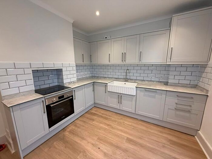 2 Bedroom Flat To Rent In Waldron Road, London, SW18