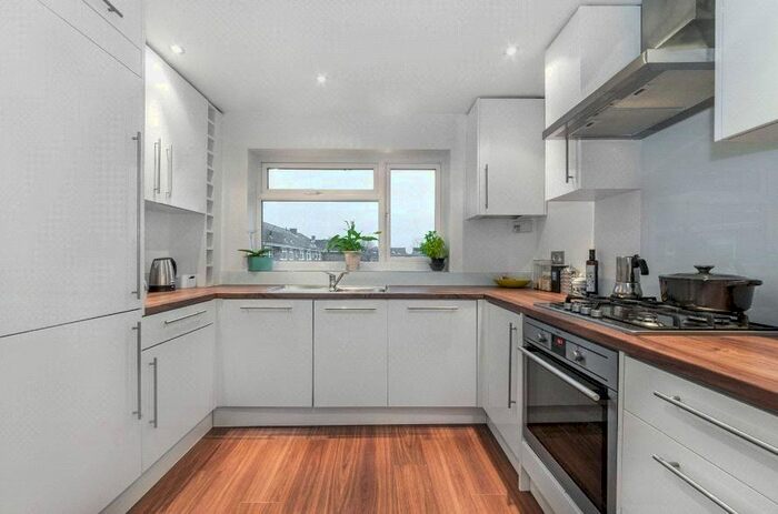 2 Bedroom Flat To Rent In Chatterton Court, Eversfield Road, Richmond, Surrey, TW9