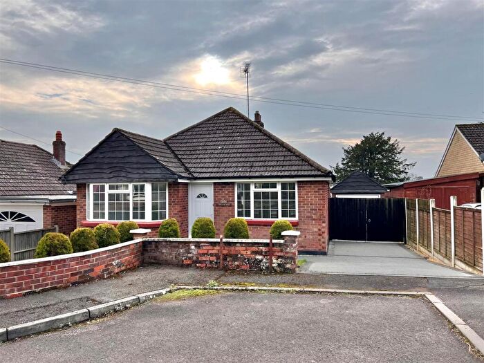 2 Bedroom Detached Bungalow For Sale In Common Mead Avenue, Gillingham, SP8