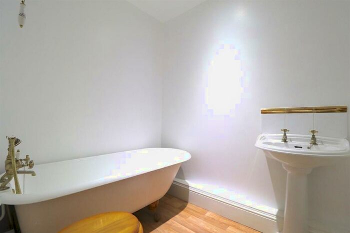 2 Bedroom Apartment To Rent In Borland House, Fareham, PO17