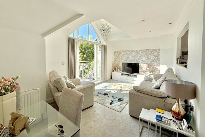 2 Bedroom Apartment For Sale In Wimborne Road, Bournemouth, BH2