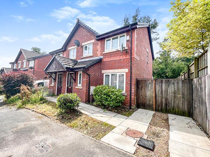 3 Bedroom Semi Detached House For Sale In Greengate Close, Bury, BL9