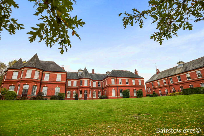 3 Bedroom Flat To Rent In Bartholomew House, Repton Park, IG8